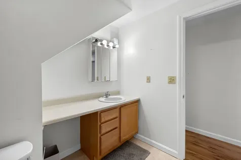 31 Moulton Avenue Greenland NH 03840-2309