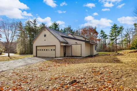 31 Moulton Avenue Greenland NH 03840-2309