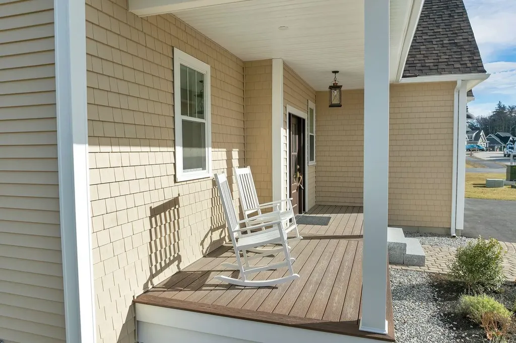 44 Lady Walsingham Way Laconia NH 03246