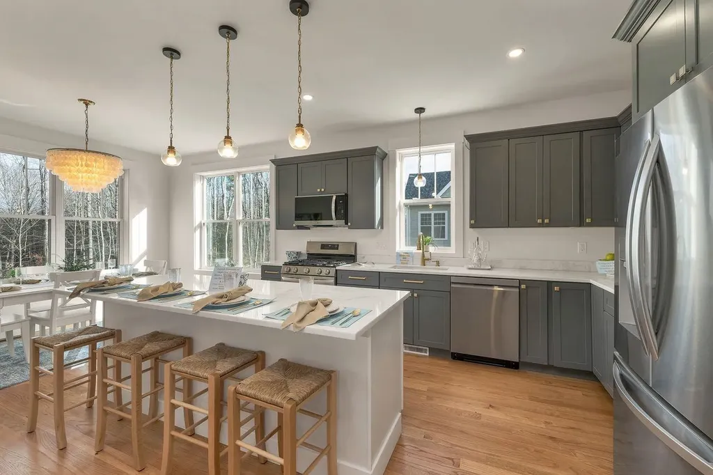 44 Lady Walsingham Way Laconia NH 03246