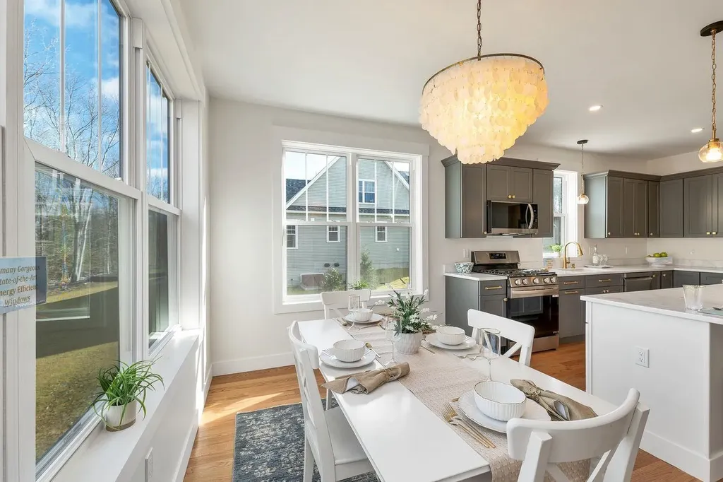 44 Lady Walsingham Way Laconia NH 03246