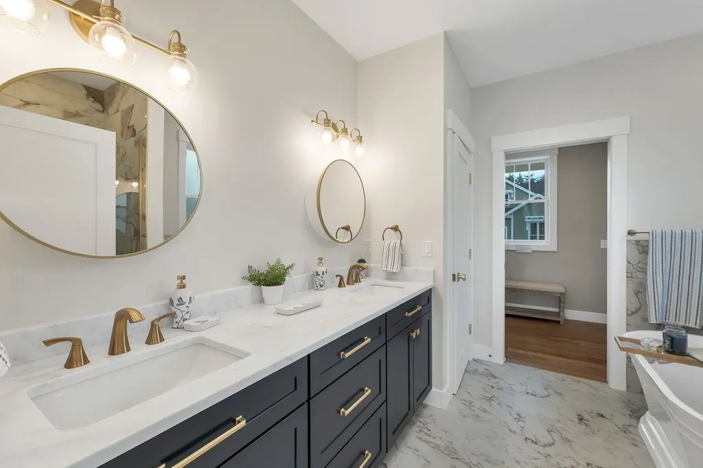 44 Lady Walsingham Way Laconia NH 03246