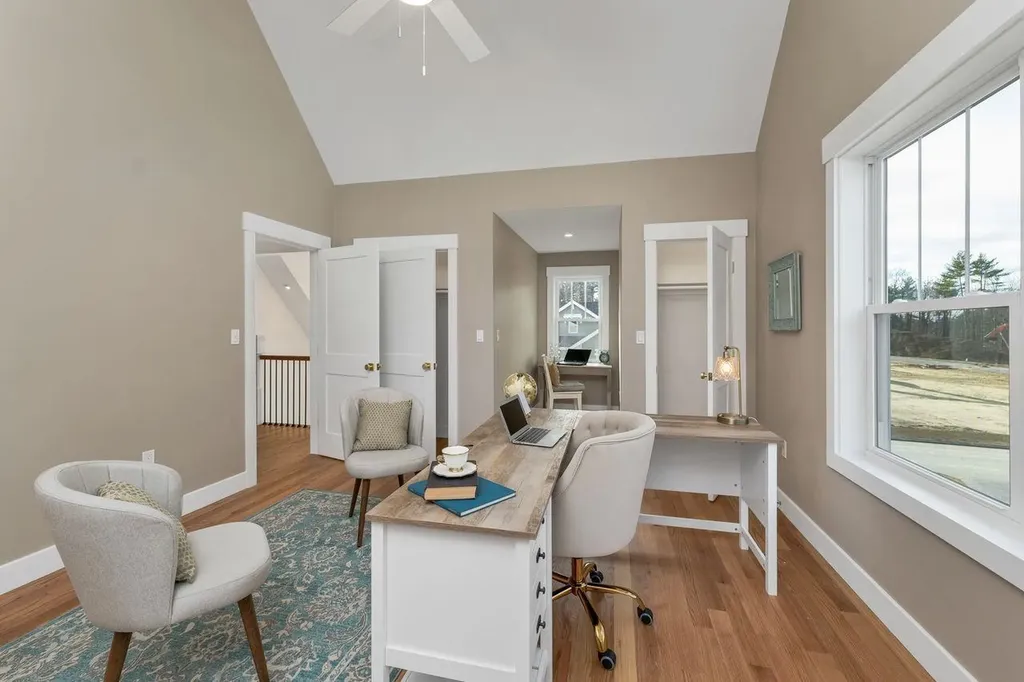 44 Lady Walsingham Way Laconia NH 03246