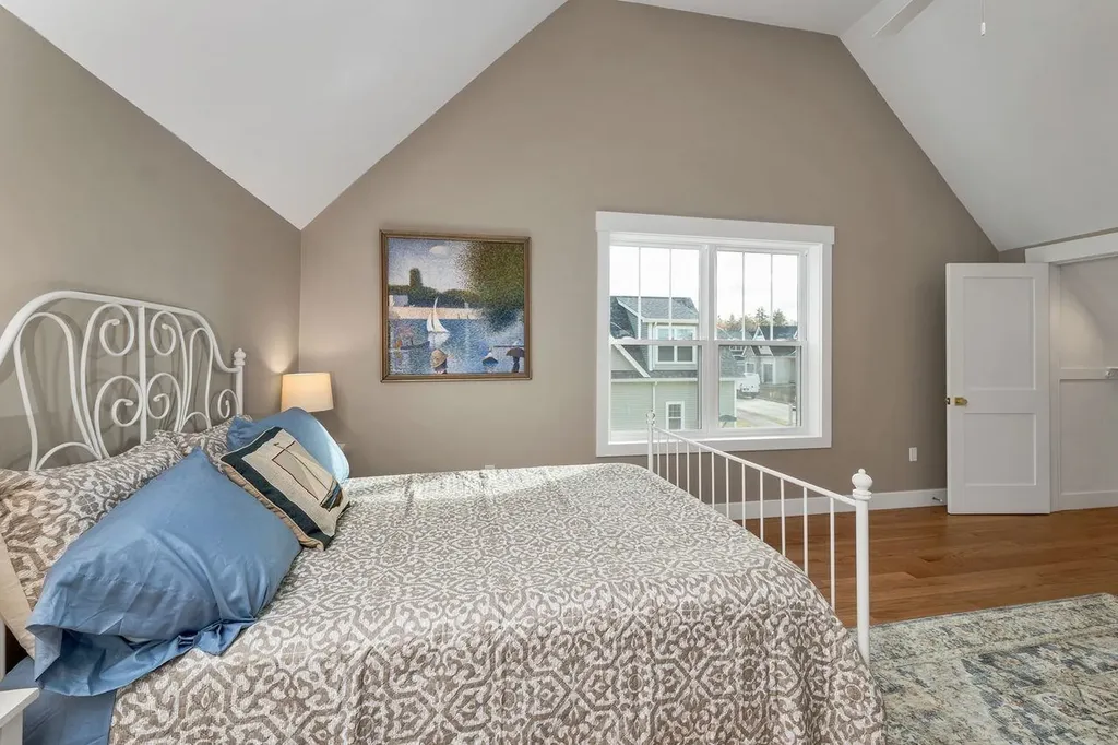 44 Lady Walsingham Way Laconia NH 03246