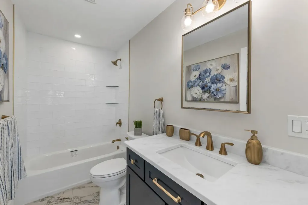 44 Lady Walsingham Way Laconia NH 03246