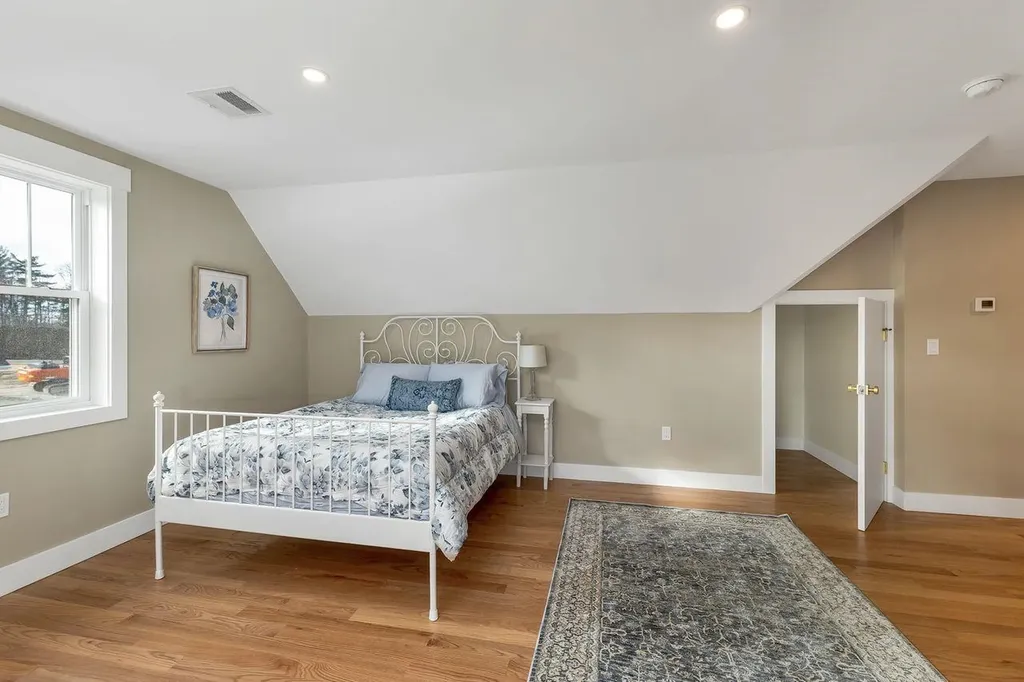 44 Lady Walsingham Way Laconia NH 03246