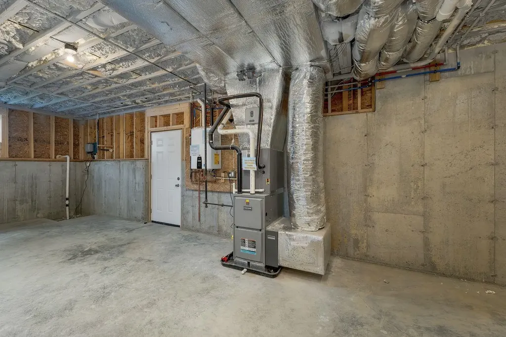 44 Lady Walsingham Way Laconia NH 03246