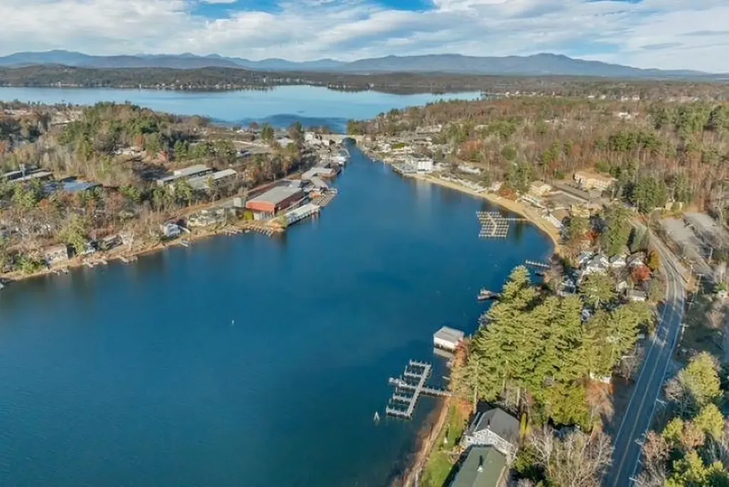 44 Lady Walsingham Way Laconia NH 03246