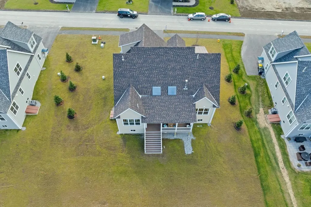 44 Lady Walsingham Way Laconia NH 03246