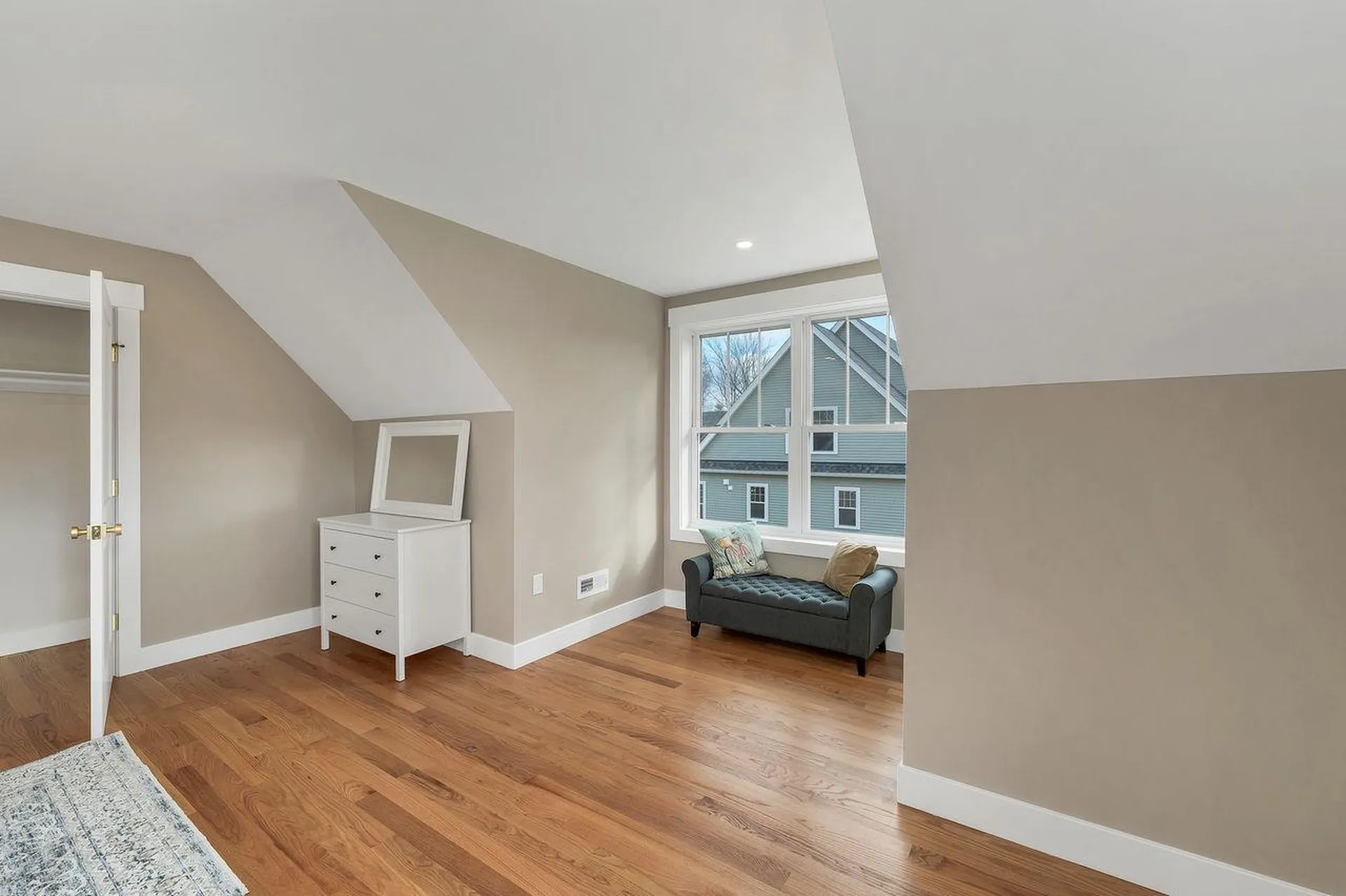 44 Lady Walsingham Way Laconia NH 03246