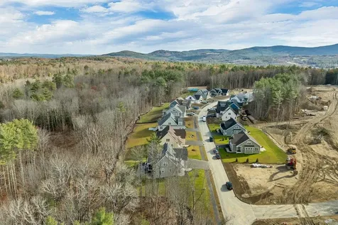 44 Lady Walsingham Way Laconia NH 03246