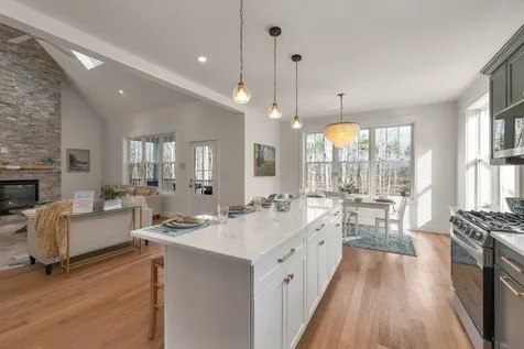 44 Lady Walsingham Way Laconia NH 03246