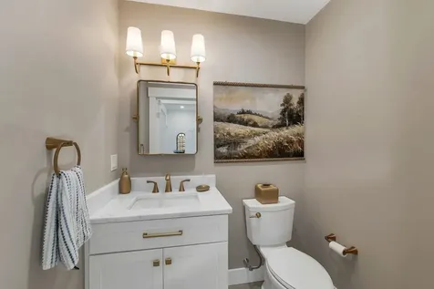 44 Lady Walsingham Way Laconia NH 03246