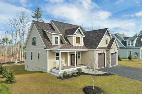 44 Lady Walsingham Way Laconia NH 03246