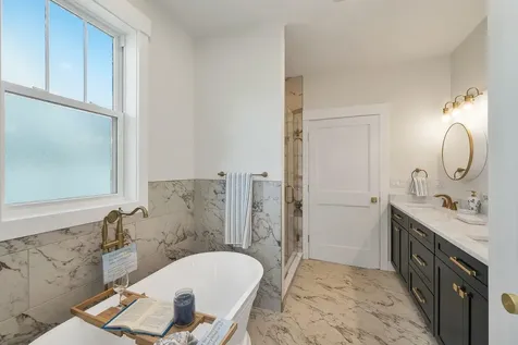 44 Lady Walsingham Way Laconia NH 03246