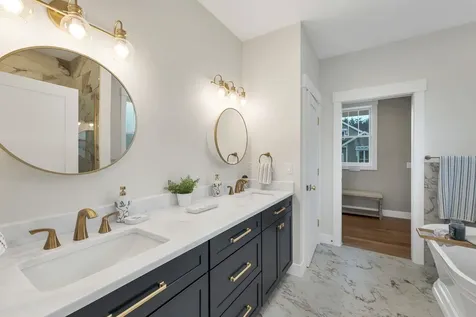 44 Lady Walsingham Way Laconia NH 03246