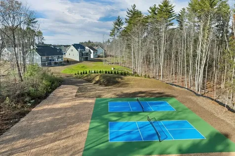 44 Lady Walsingham Way Laconia NH 03246