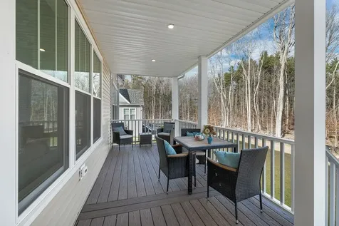 44 Lady Walsingham Way Laconia NH 03246