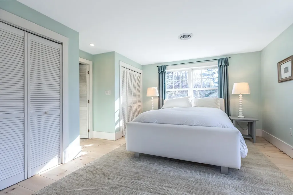 18 Mainmast Circle New Castle NH 03854