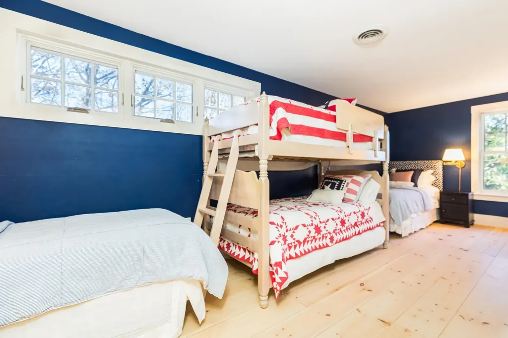 18 Mainmast Circle New Castle NH 03854