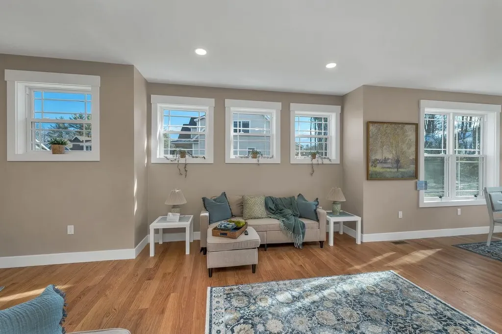 51 Lady Walsingham Way Laconia NH 03246