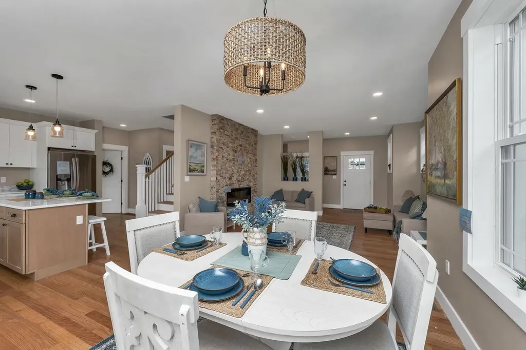 51 Lady Walsingham Way Laconia NH 03246