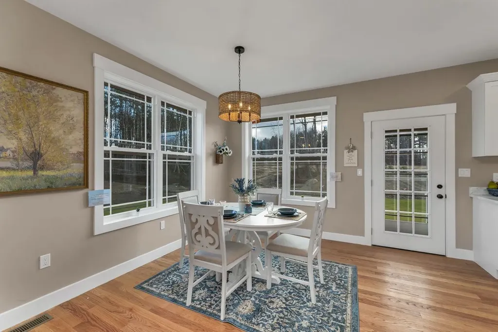 51 Lady Walsingham Way Laconia NH 03246