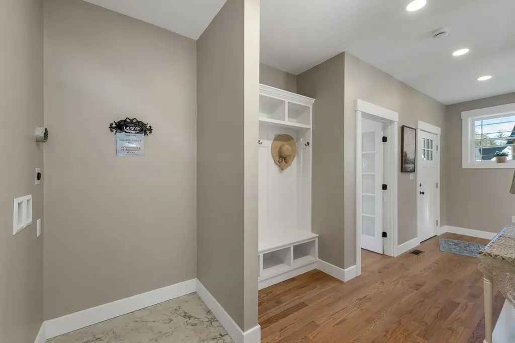 51 Lady Walsingham Way Laconia NH 03246