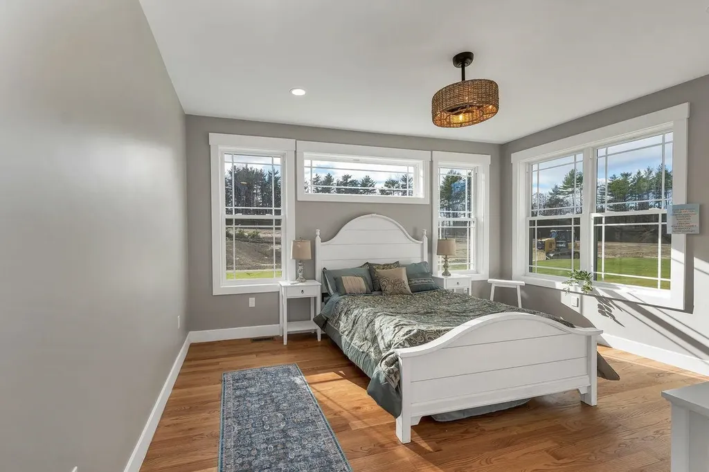 51 Lady Walsingham Way Laconia NH 03246