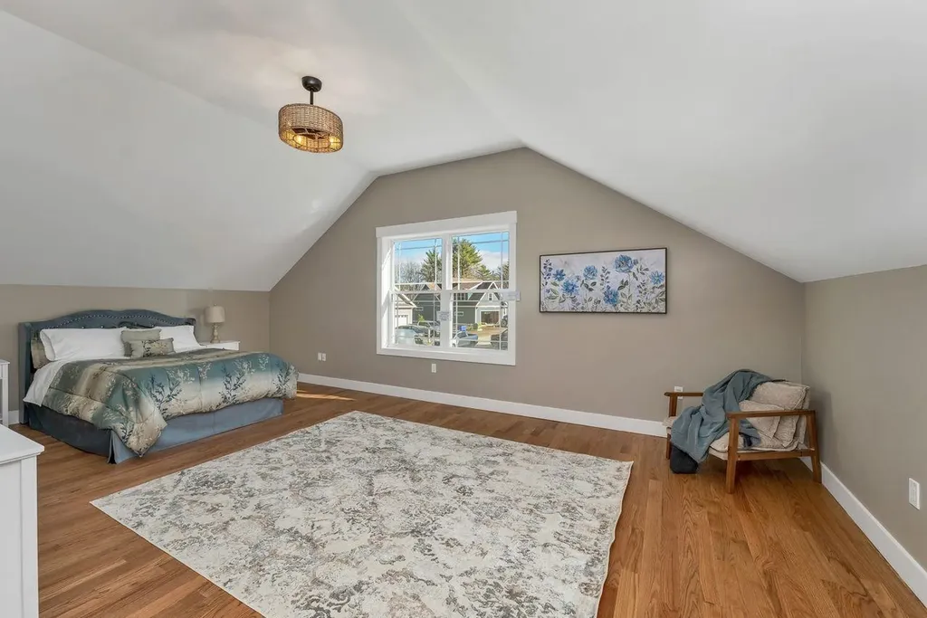 51 Lady Walsingham Way Laconia NH 03246