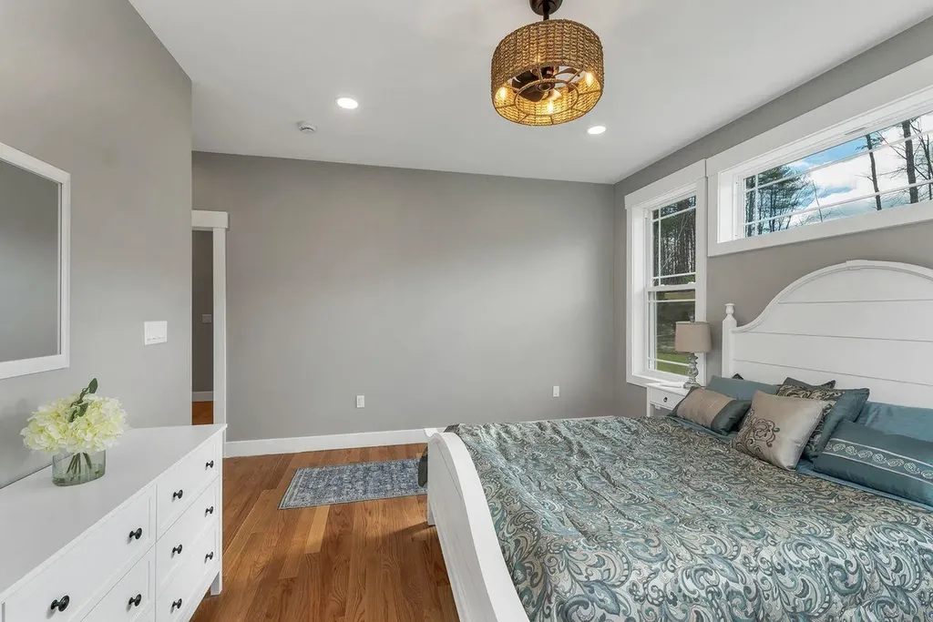 51 Lady Walsingham Way Laconia NH 03246