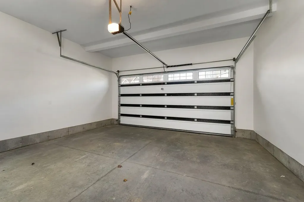 51 Lady Walsingham Way Laconia NH 03246