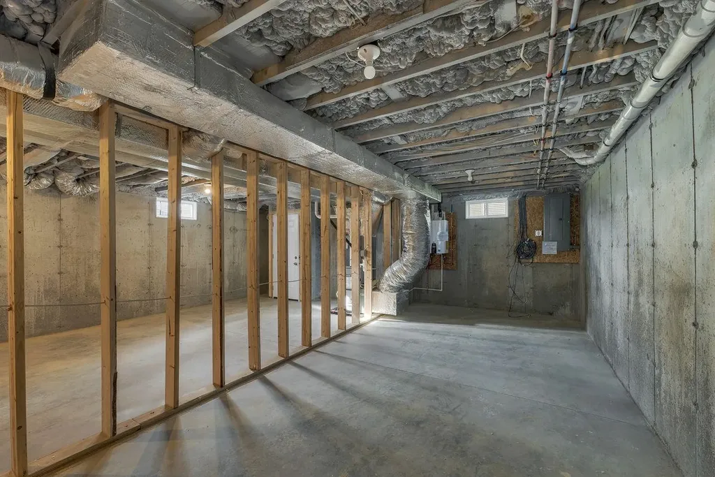 51 Lady Walsingham Way Laconia NH 03246