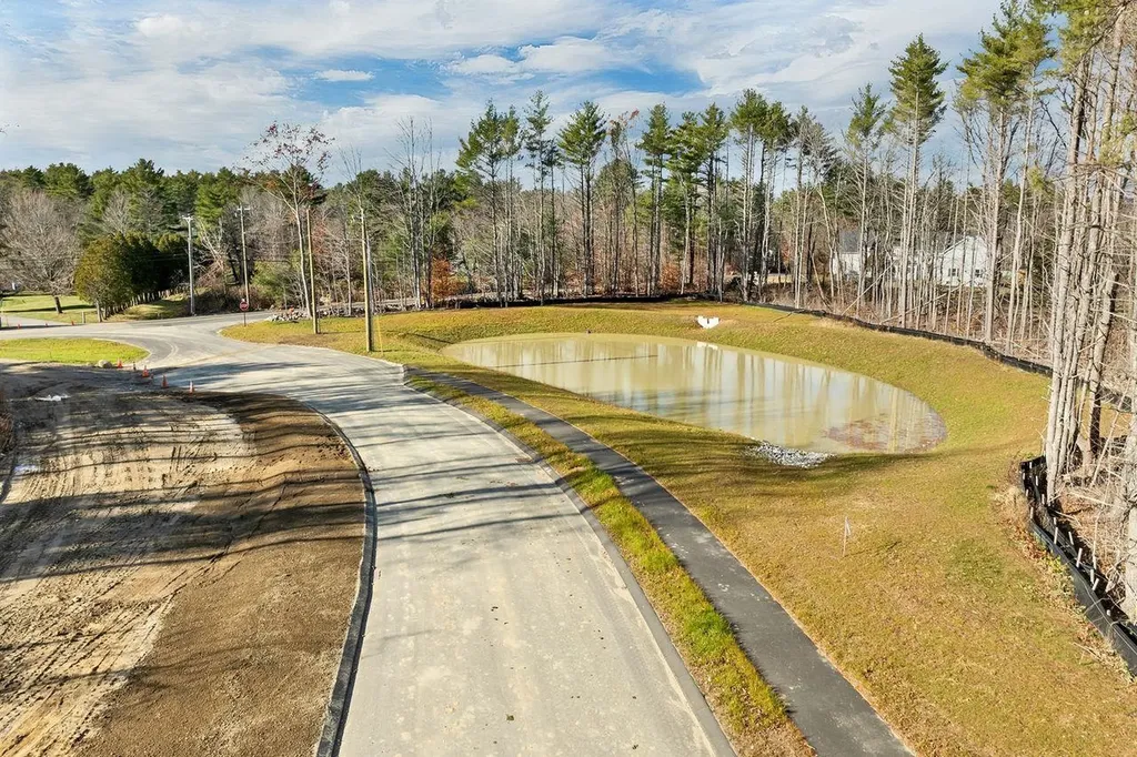 51 Lady Walsingham Way Laconia NH 03246