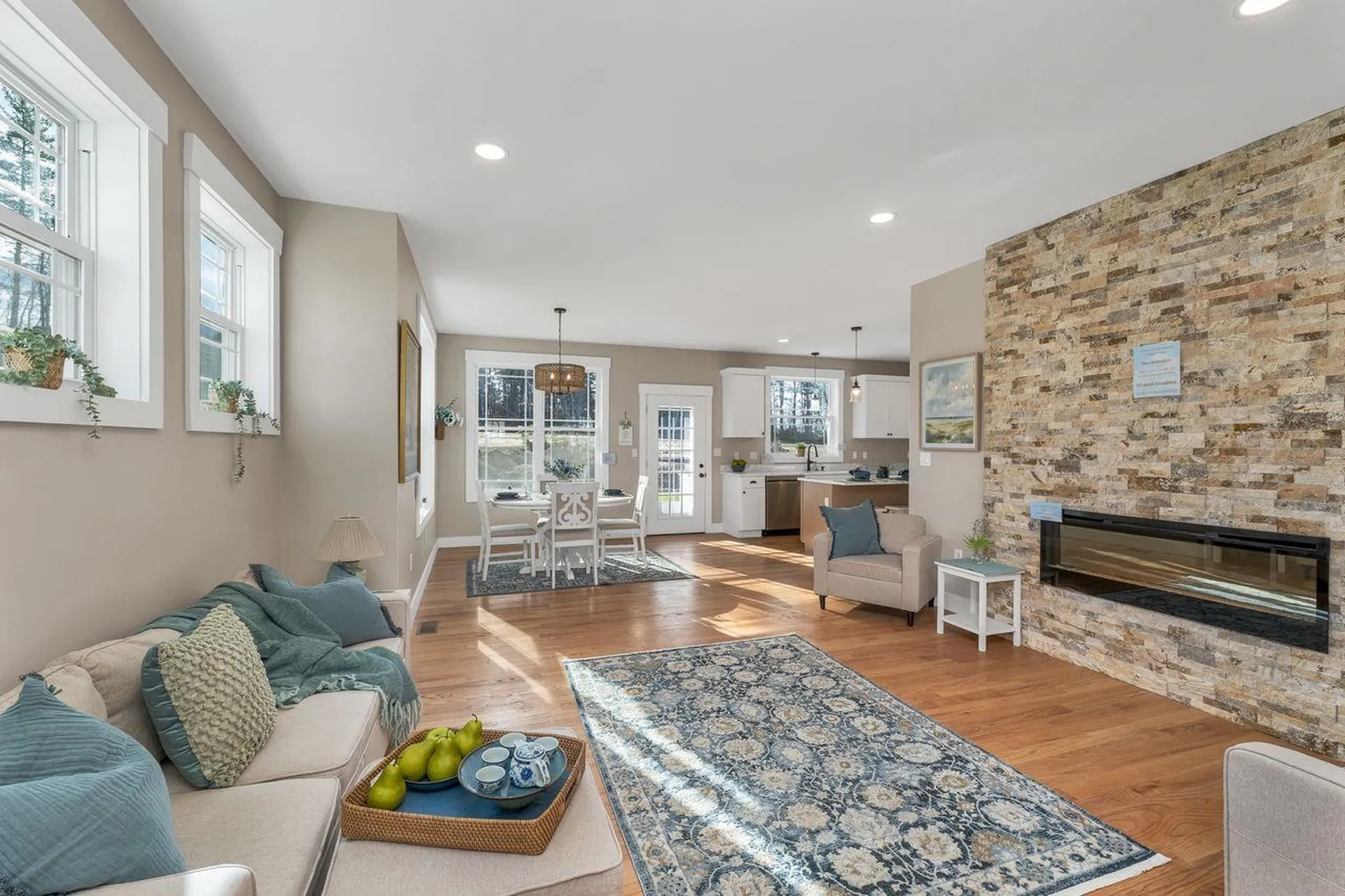 51 Lady Walsingham Way Laconia NH 03246