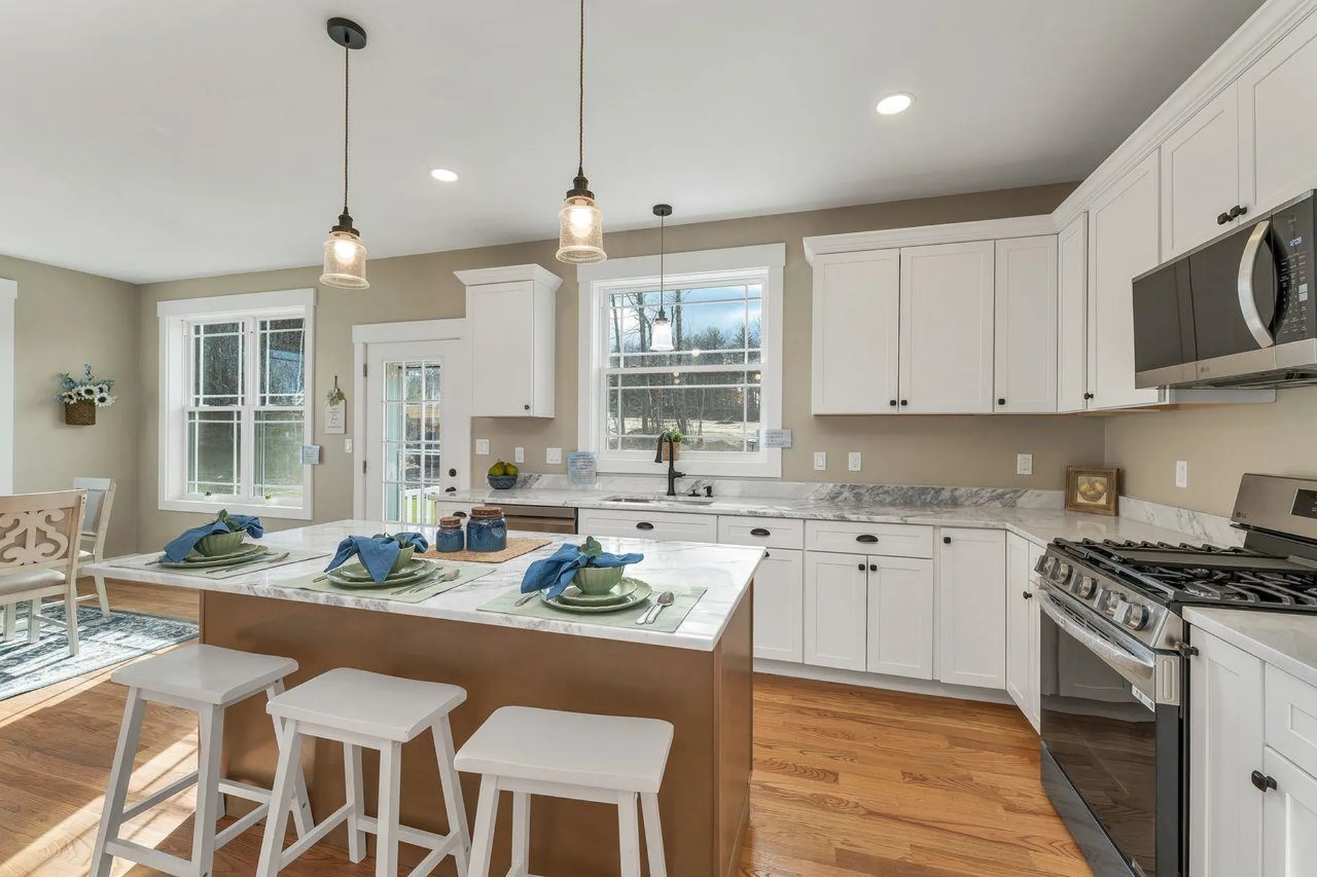 51 Lady Walsingham Way Laconia NH 03246