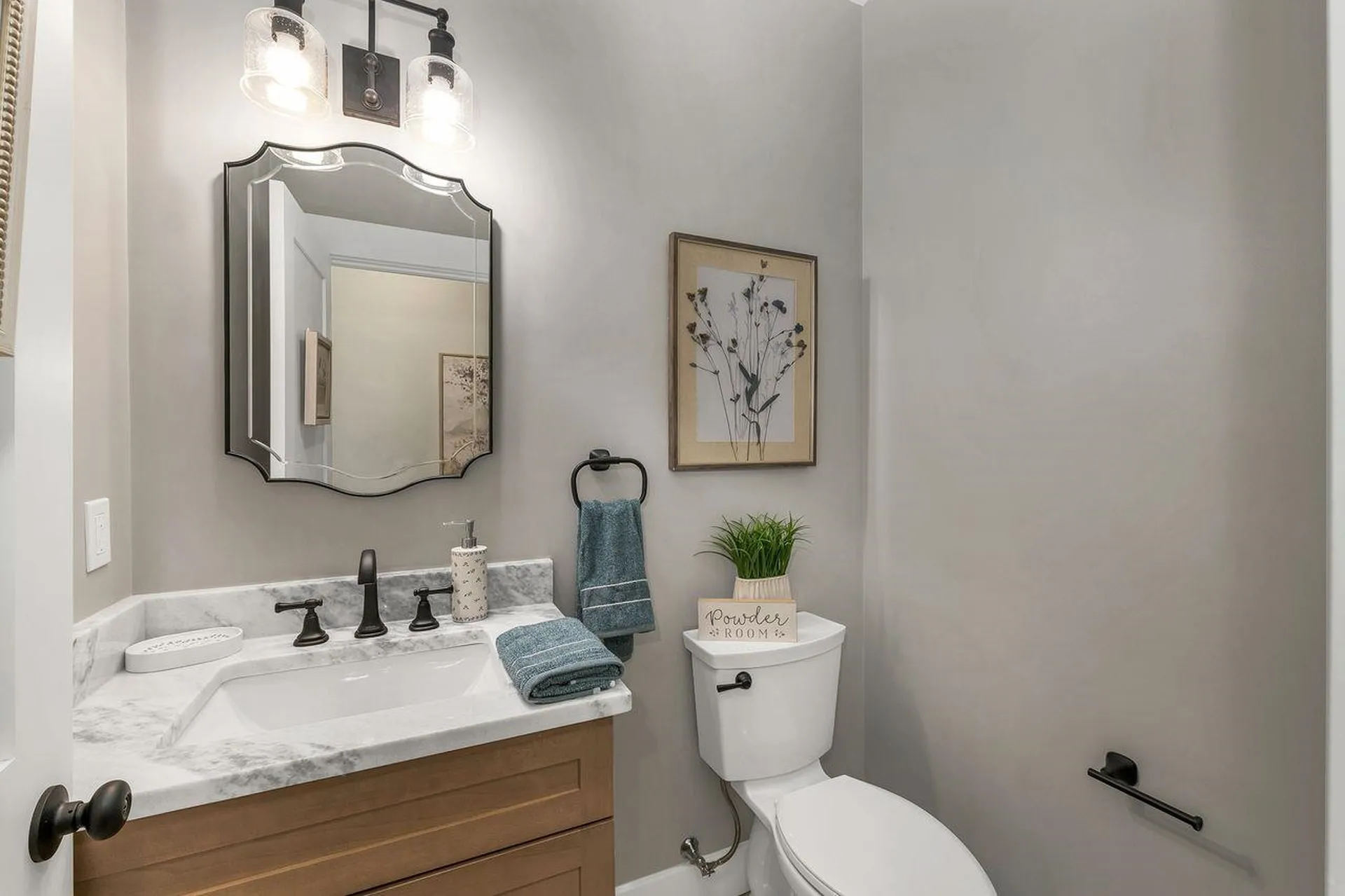 51 Lady Walsingham Way Laconia NH 03246