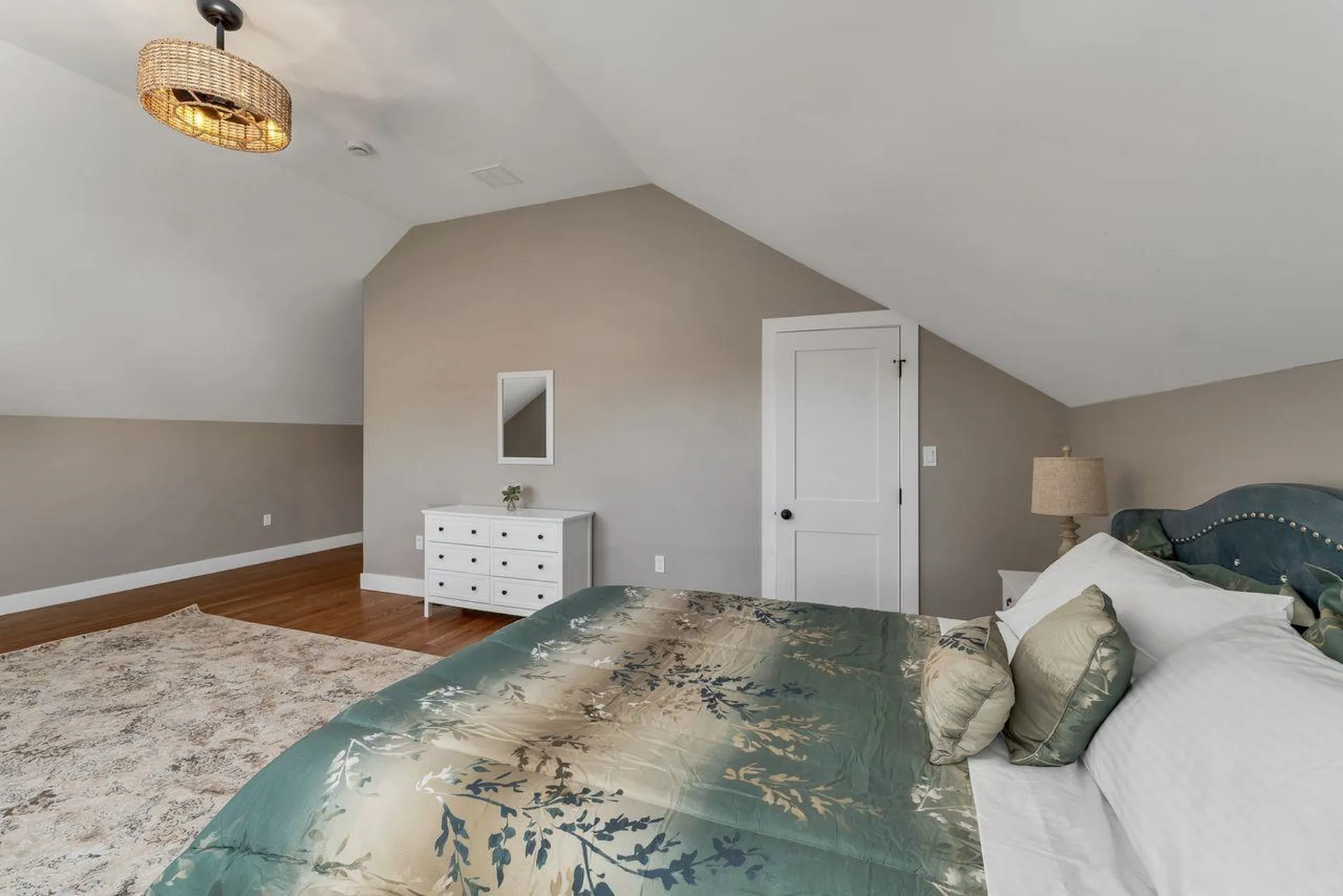 51 Lady Walsingham Way Laconia NH 03246