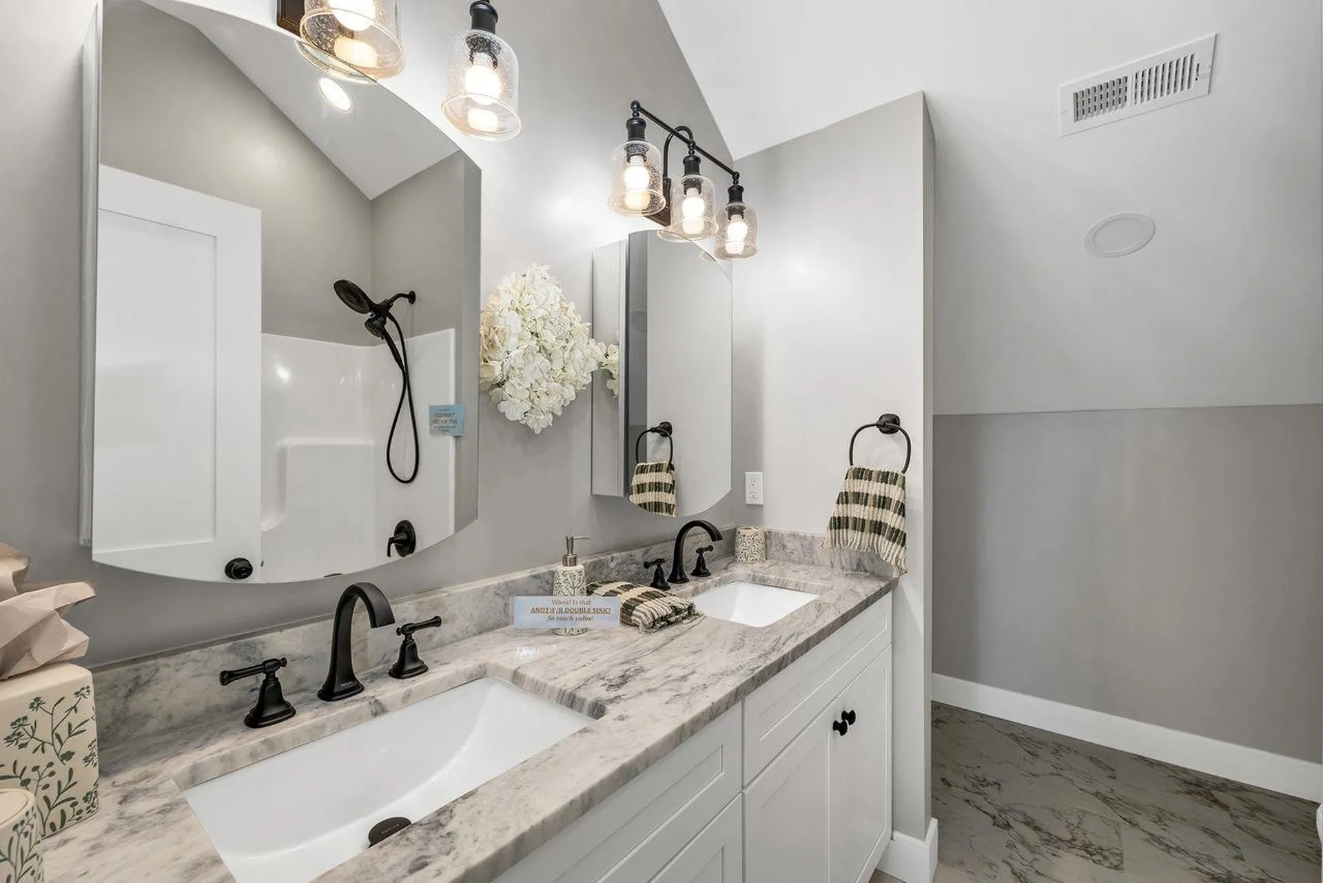 51 Lady Walsingham Way Laconia NH 03246