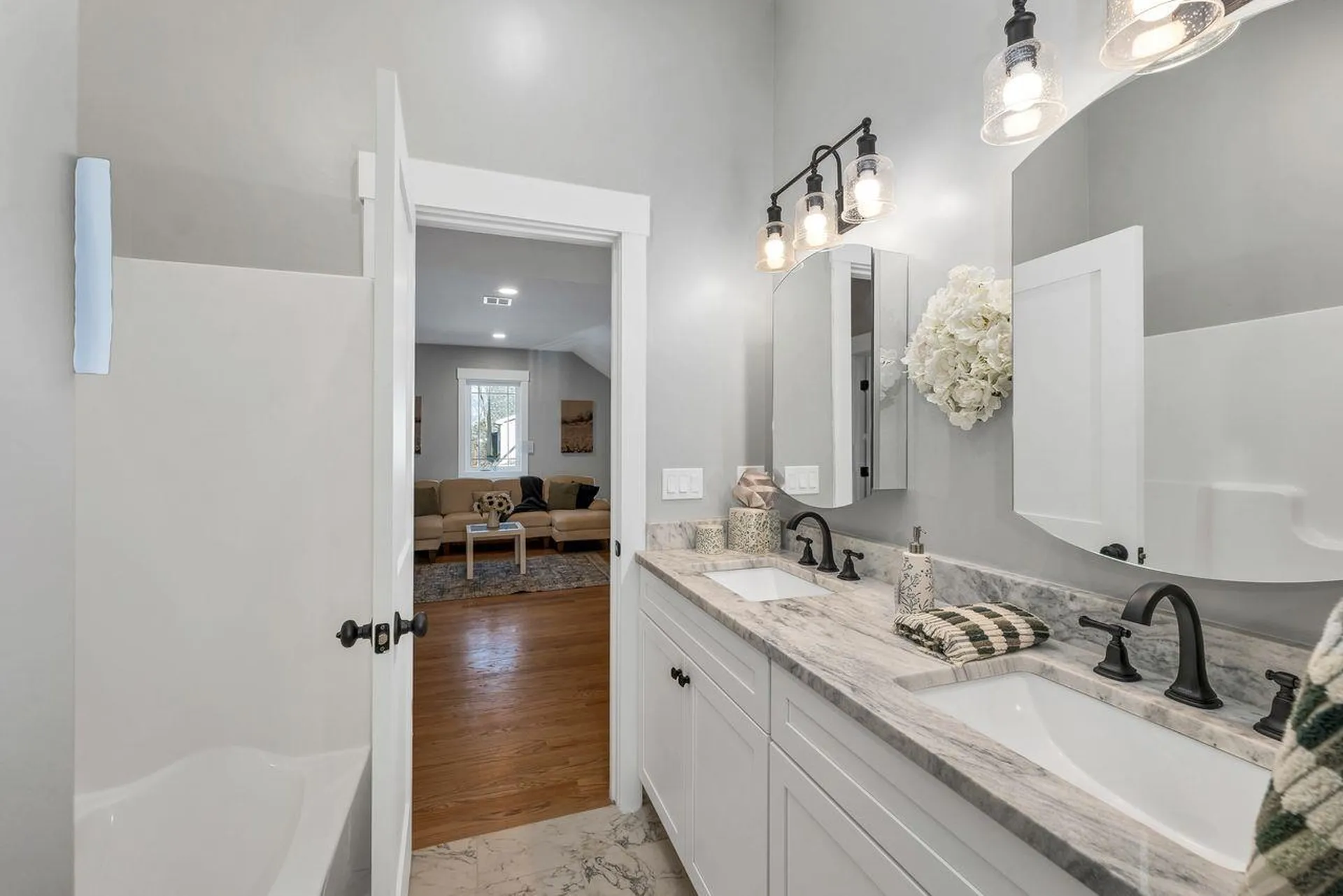 51 Lady Walsingham Way Laconia NH 03246