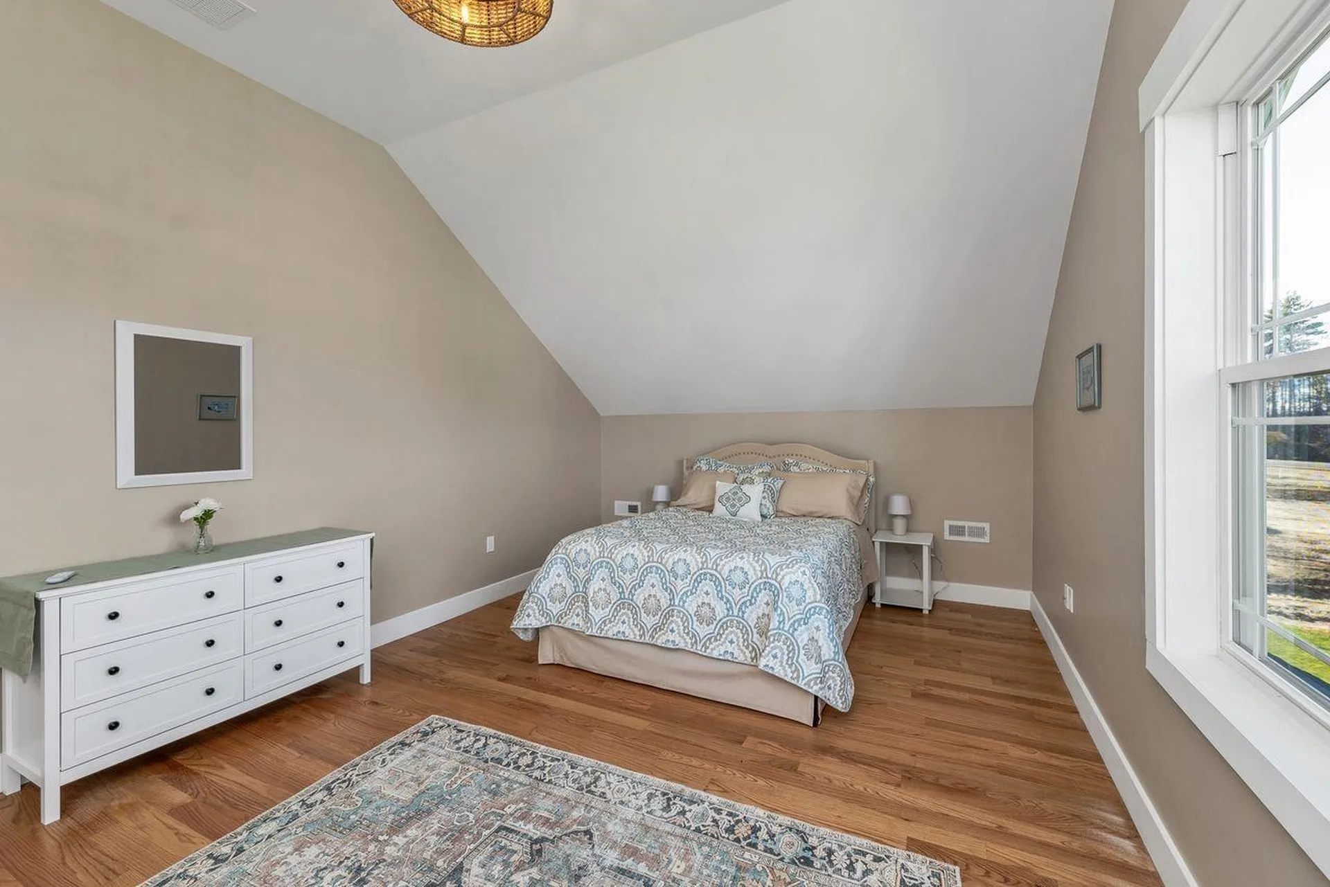 51 Lady Walsingham Way Laconia NH 03246