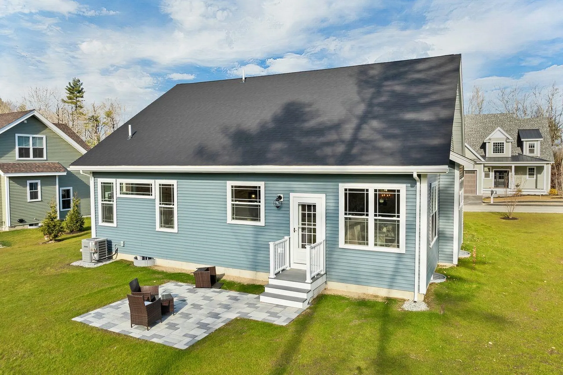 51 Lady Walsingham Way Laconia NH 03246