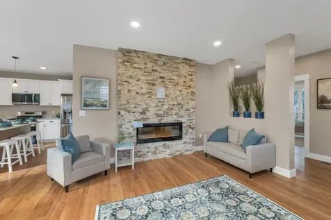 51 Lady Walsingham Way Laconia NH 03246