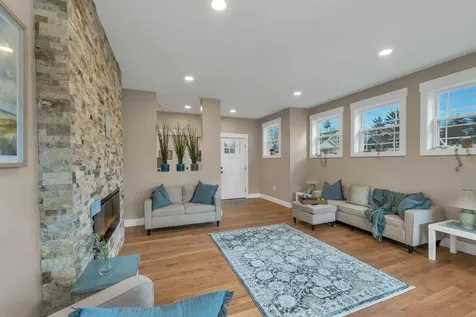 51 Lady Walsingham Way Laconia NH 03246