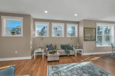51 Lady Walsingham Way Laconia NH 03246