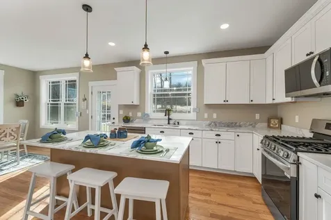 51 Lady Walsingham Way Laconia NH 03246