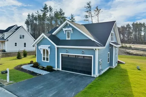 51 Lady Walsingham Way Laconia NH 03246