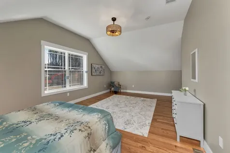 51 Lady Walsingham Way Laconia NH 03246