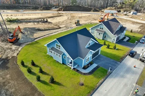 51 Lady Walsingham Way Laconia NH 03246