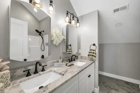 51 Lady Walsingham Way Laconia NH 03246